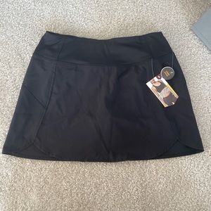 Avis black athletic skirt